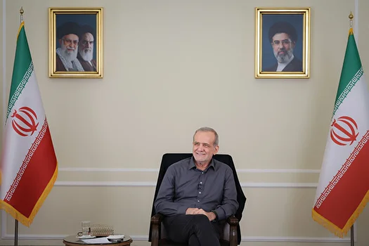 مردم در مقابل توطئه‌های دشمنان، همراه و هم‌صدا هستند